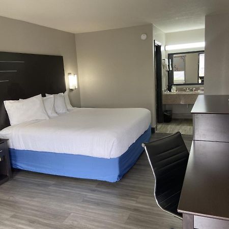 Days Inn By Wyndham Moss Point Pascagoula Экстерьер фото