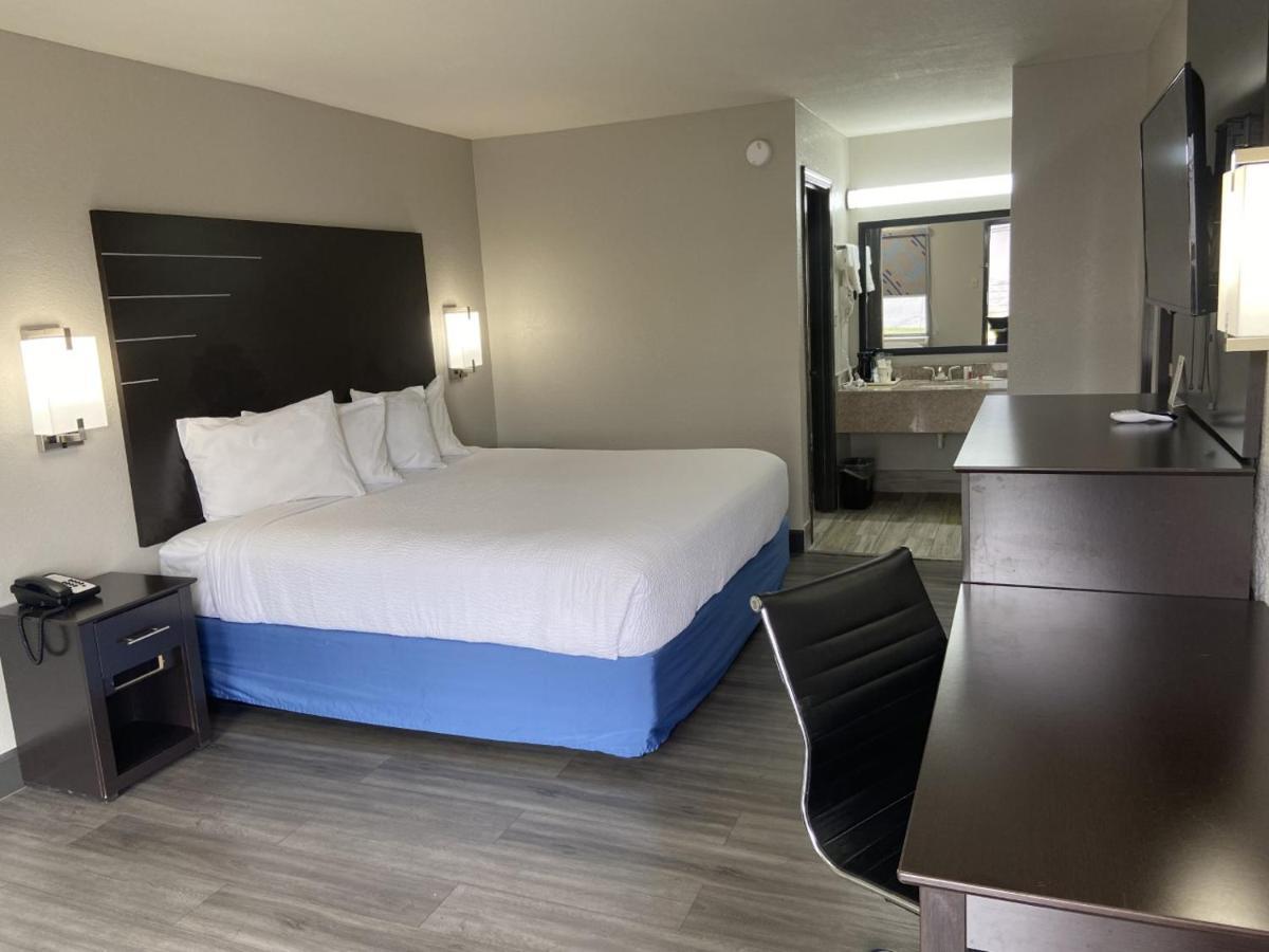 Days Inn By Wyndham Moss Point Pascagoula Экстерьер фото